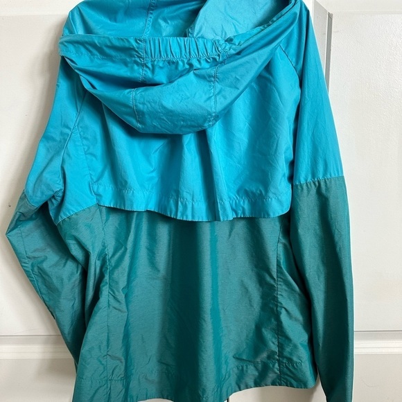 Nike Women’s windbreaker size M - Picture 2 of 2